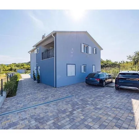 Isabella Вилла *