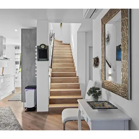 Isabella Вилла *