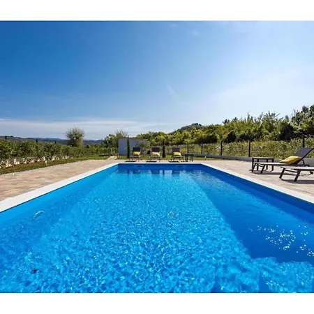 Isabella Вилла *